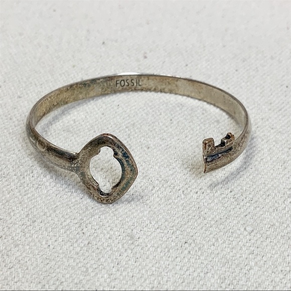 😍 Fossil Silver Lock & Key Cuff Bracelet Bangle ✨ - Picture 1 of 2